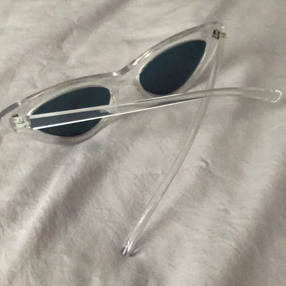 Clear/chrome reflective cat eye sunglasses - Picture 3 of 3